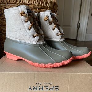 NEW Sperry Women’s duck boots size 9. Never worn